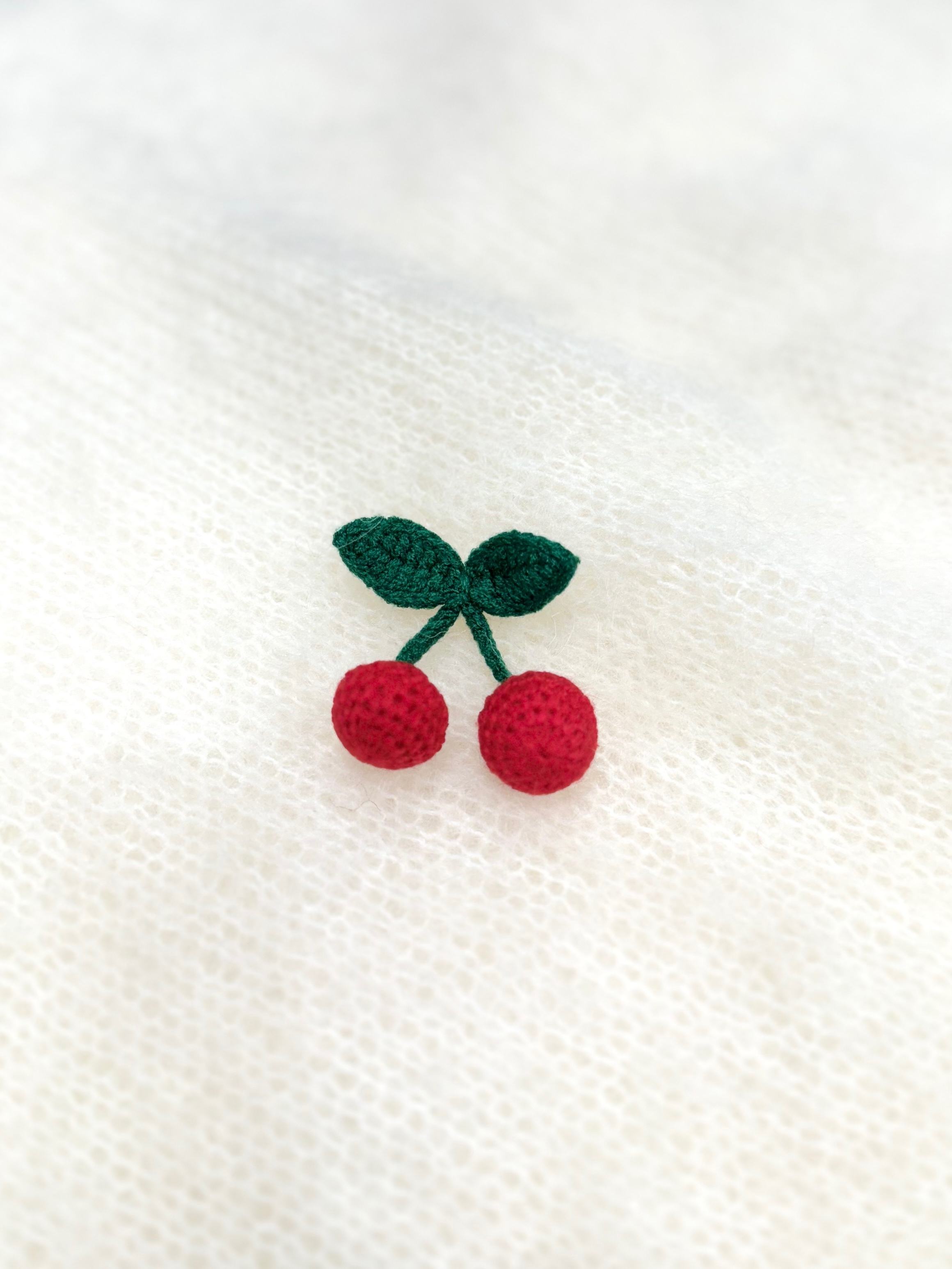 Broche crochet CERISE